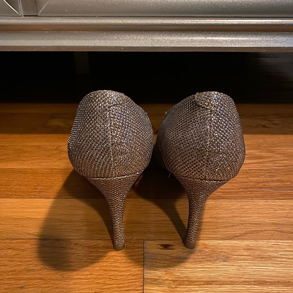 Pumps - Picture 3 of 3